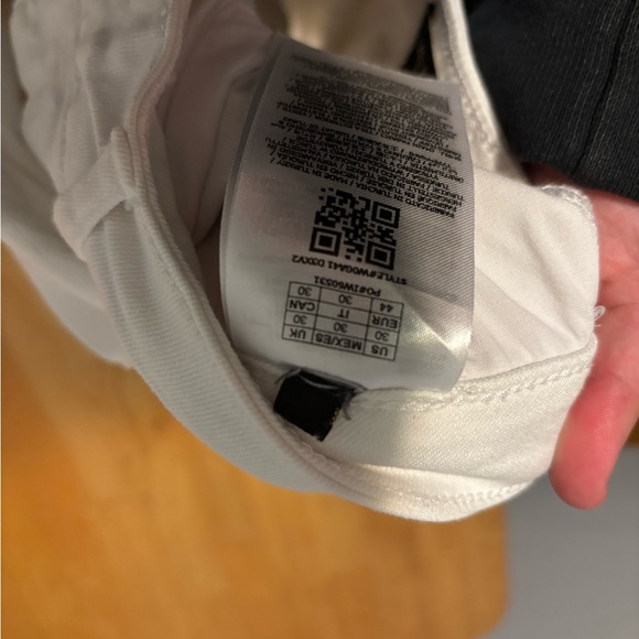 Size 23 Guess Women's Cream Skinny Jeans - Picture 4 of 6